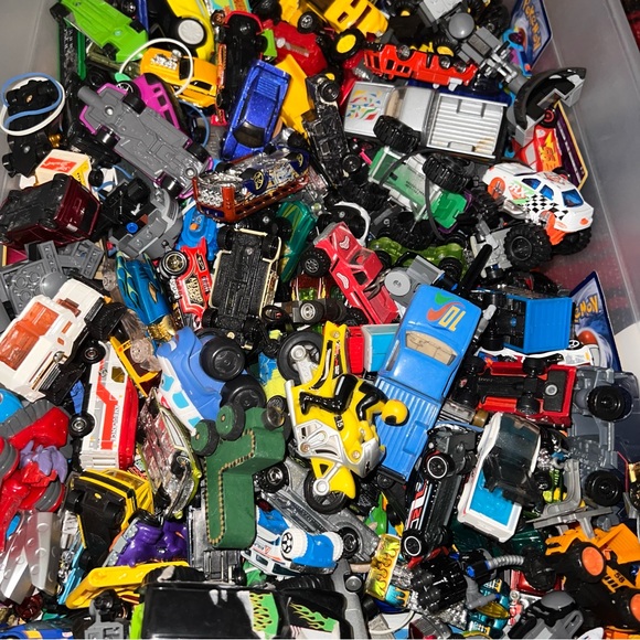 Hotwheels & Matchbox 30 Piece Mystery Bundle - Picture 6 of 10